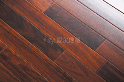 深色強(qiáng)化地板